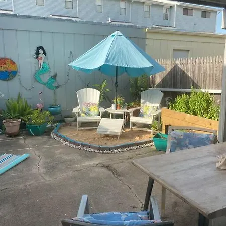 Beach Blanket Bungalow - A Wonderful Townhome Near The Beach
